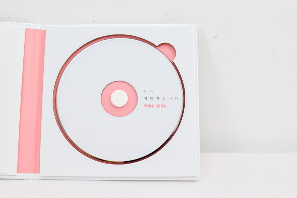 CD 앨범 자켓 앞면 디자인 클로즈업