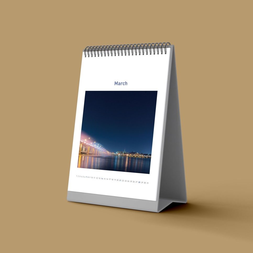 3월 페이지, 도시 야경이 담긴 탁상달력 디자인