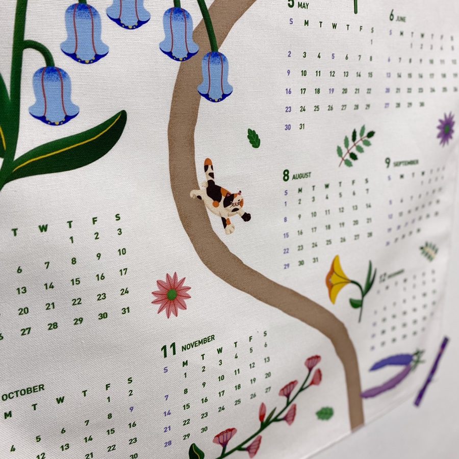 A2 사이즈 벽걸이 패브릭 달력 연출 컷