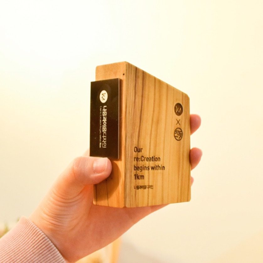 나무 기념패 스탠다드 미디움 전면