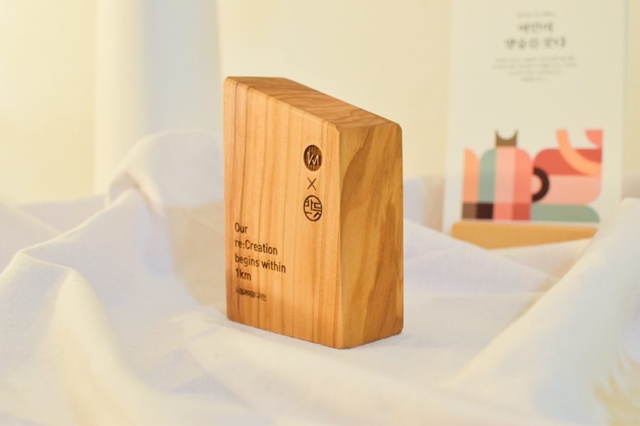 목공소반듯 나무 기념패 디테일