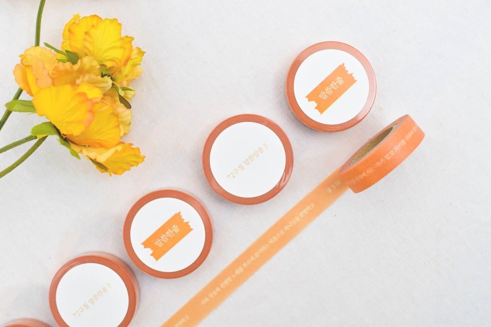 연보라 배경의 산뜻한 프로모션 이미지