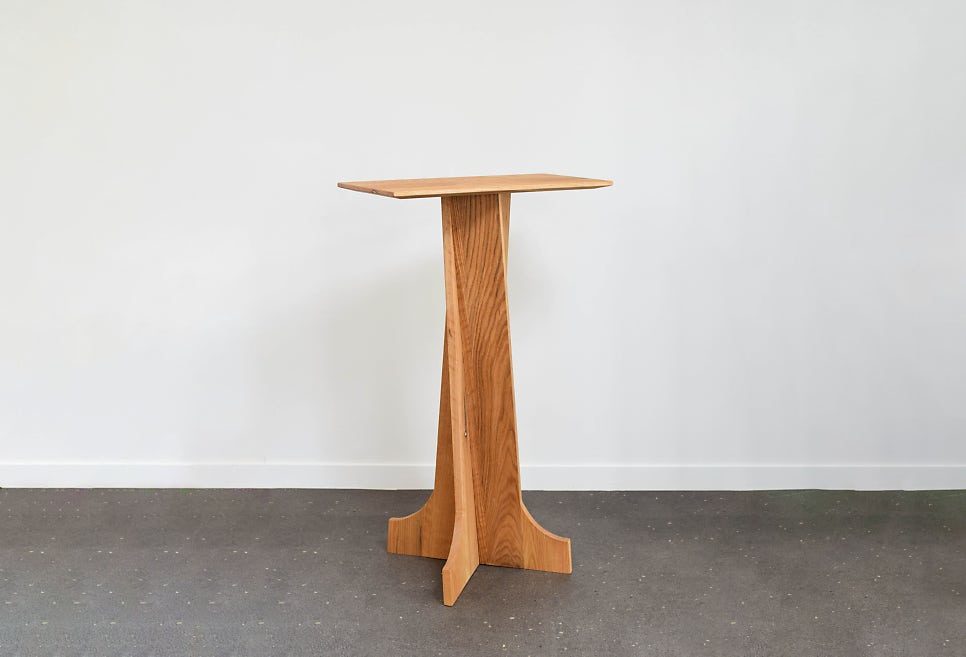 아래에서 올려다본 강대상 구조