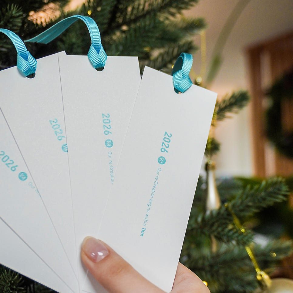 타공과 리본으로 마감한 카드 구성 컷