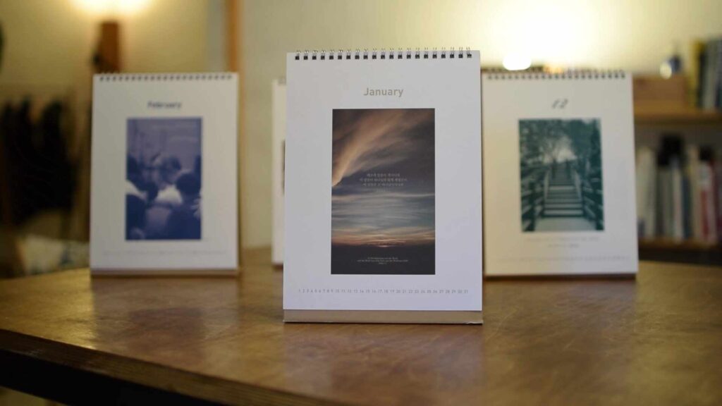 나음과이음 세로형 맞춤 탁상달력 TWO TONE DESIGN CALENDAR