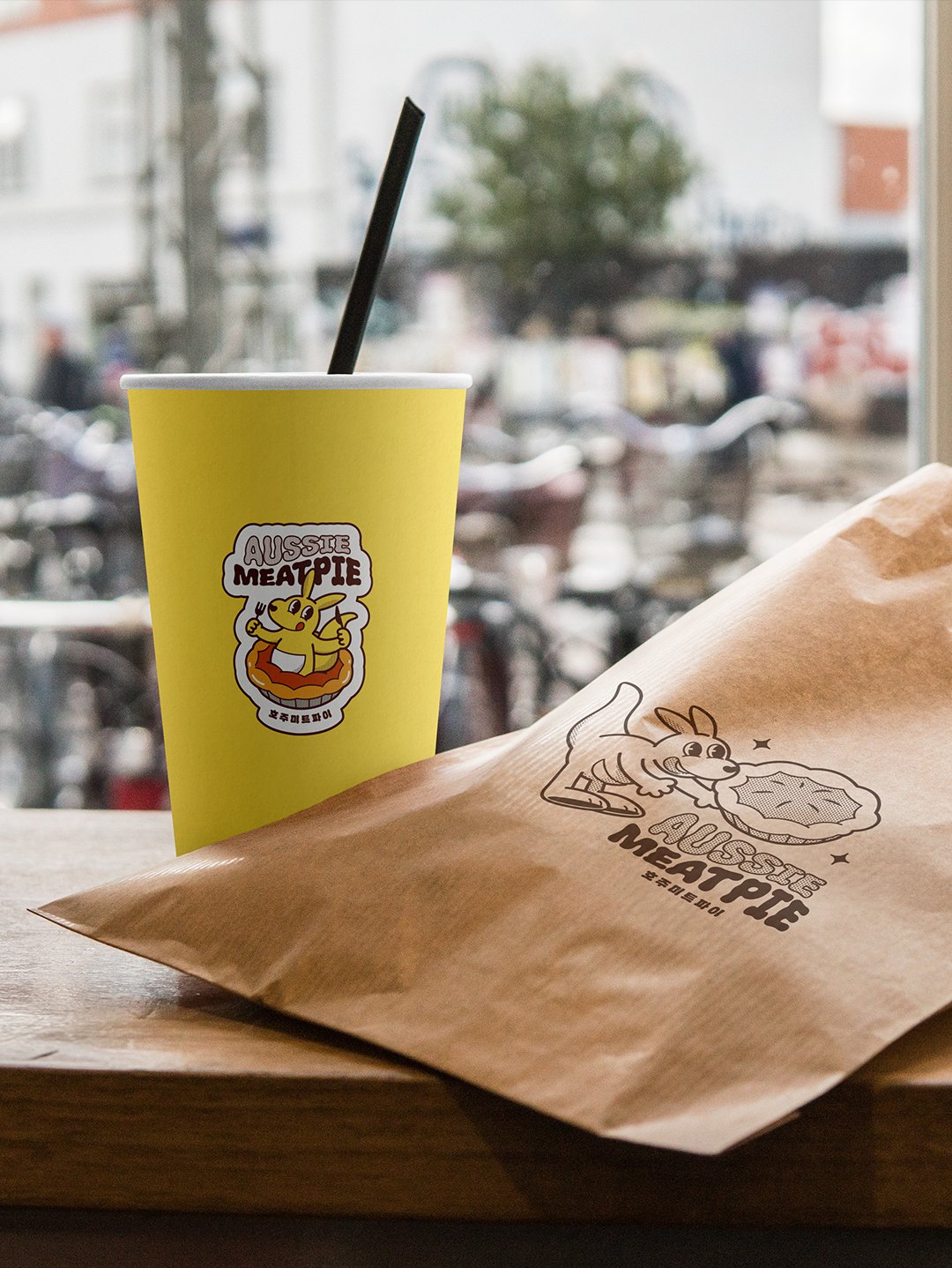 호주미트파이 브랜드 로고 — 캥거루 캐릭터를 새로 그린 개발형 로고의 예.